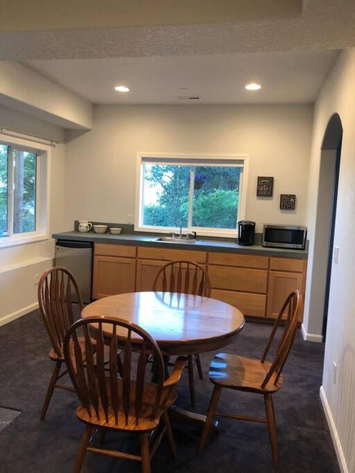 2 Bedroom Suite: Views, Private Entrance, Evchgr Amity Exterior foto